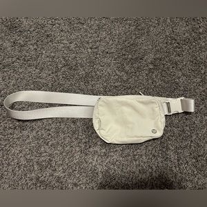 White Opal Everywhere Belt Bag 1L *newest version*